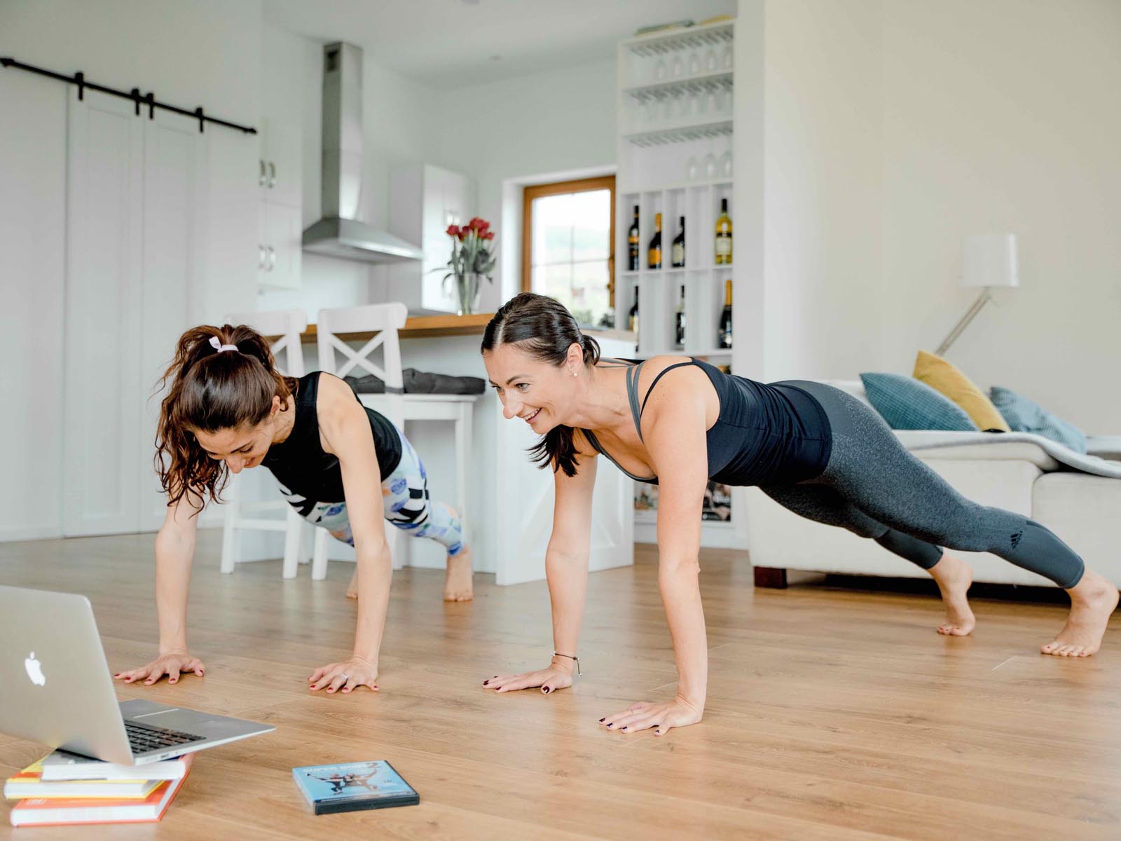 VIDEO TRÉNING: 3 tréningy, ktoré môžete cvičiť doma