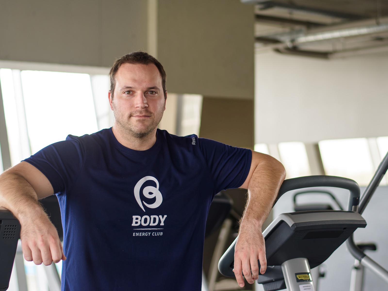 Jaro Figura prijal výzvu a trénuje Evelyn. Aký je jeho fitnes príbeh?