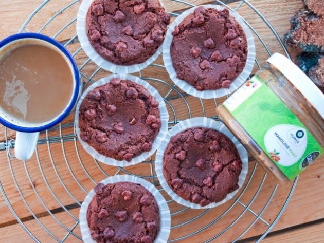 Čokoládové muffiny s mandľovým maslom